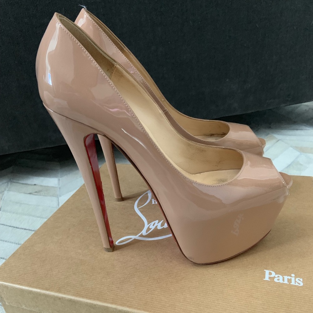 100% Authentic Christian Louboutin Nude Size 39